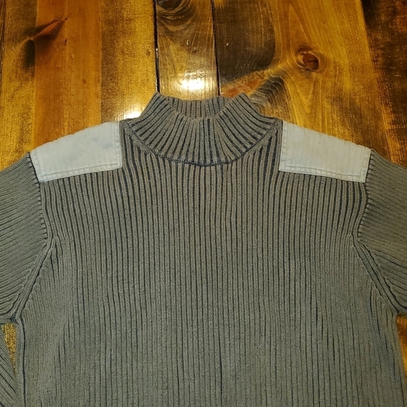 Levi's green sweater with crem shoulder patches Large - Picture 4 of 12